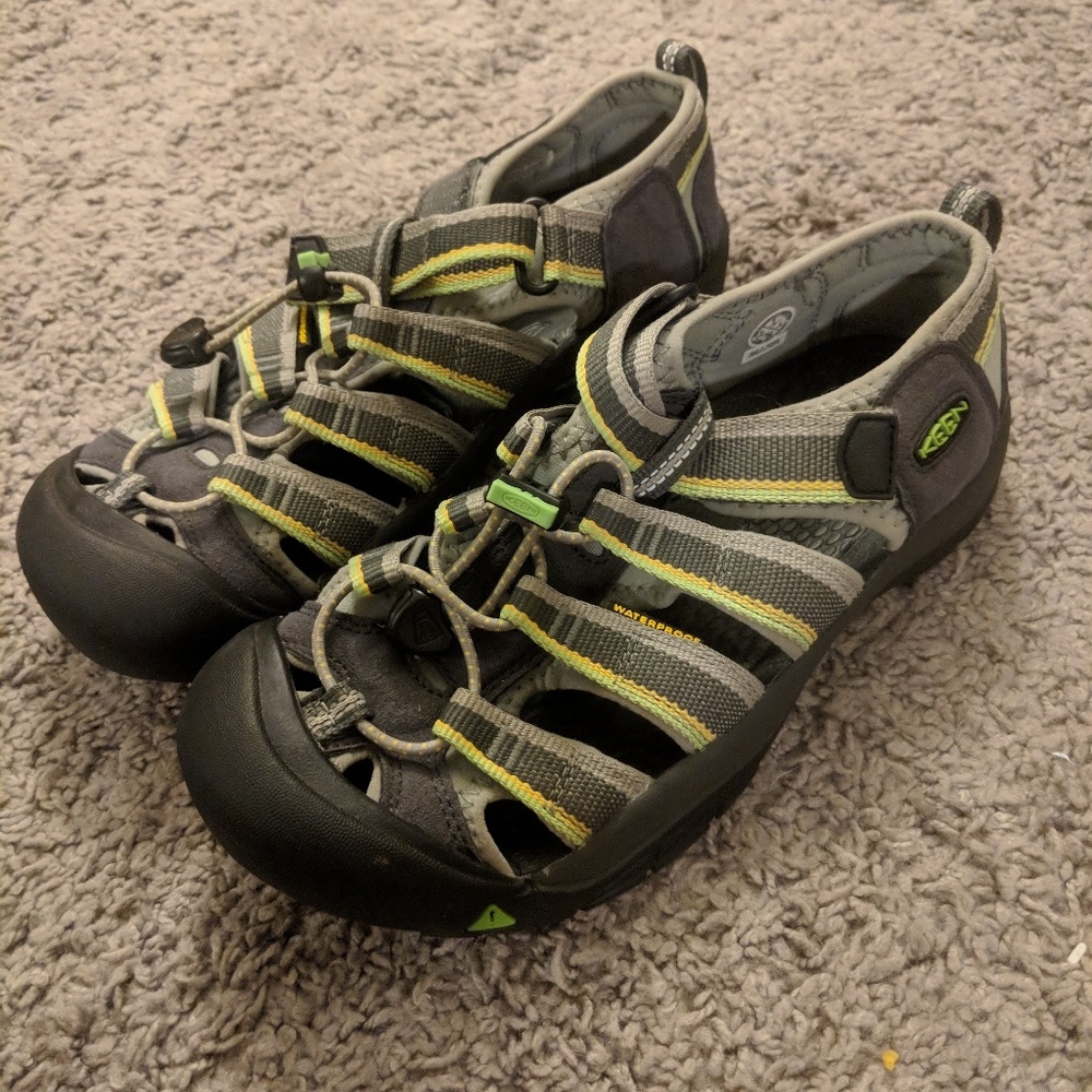 KEEN water shoes Sz. 5
